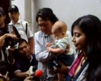 Kerja, Ayu Azhari Membawa Anak