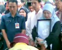 Reviera Dimakamkan di TPU Pondok Ranggon