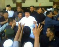 Dari Suramadu, SBY Jumatan di Ampel
