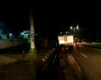 Jelang Car Free Day, Damkar Bersihkan Trotoar