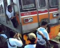 KRL Depok Ekspres Berhasil Dievakuasi