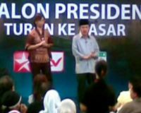 Capres Turun ke Pasar