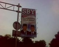 Billboard Pasangan SBY-Boediono Dicopot