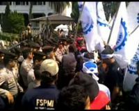 Aksi Buruh Menolak Rapergub UMP