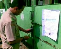 Masjid Diserbu dan Disegel Warga