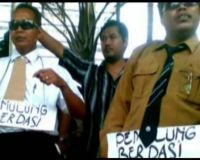 Pemulung Tolak Pemulung Berdasi