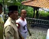 Prabowo Ziarah ke Makam Sunan Giri 