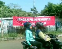Perang Spanduk Kaleng di Bandung  