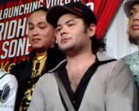 Ridho Irama Nyaman Pamer Bulu Dada