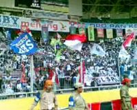 Pendukung SBY-Boediono Padati Tribun GBK 