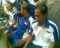 Aksi Cukur Rambut Pendukung SBY  