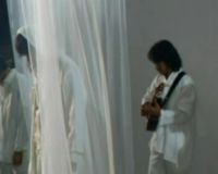 Gigi Garap Video Klip Serba Putih