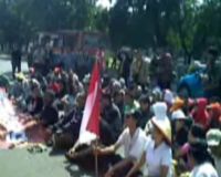 Pendukung Mega-Pro Berdemo di MK