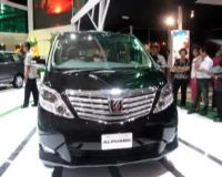 Toyota Alphard Meluncur