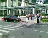 Garis Polisi JW Marriott - Ritz-Carlton Dibuka