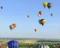 Ratusan Balon Udara Hiasi Langit Perancis