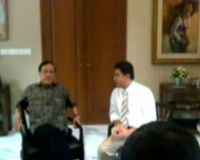 Kandidat Ketum Golkar Sambagi Akbar Tandjung  