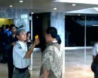 Pengecekan Suhu Tubuh Semua Tamu DPR 