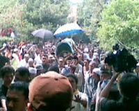 Iring-iringan Jenazah Rendra Macetkan Jalan