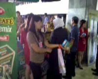 Pengunjung Geruduk Stand Pedagang di Lobi DPR