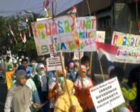 Pawai Anak Yatim Bermasker