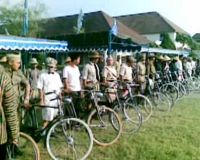 Peringatan HUT ke-64 RI ala Komunitas Sepeda