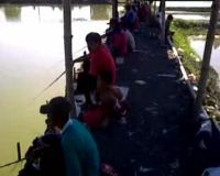 Memancing, Ngabuburit Ala Masyarakat Surabaya
