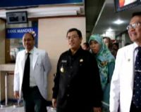 Gubernur Jabar Sambangi RS Mata Cicendo  