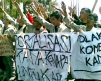 Aksi Mahasiswa UGM Tolak Parkir Swasta dan Portal