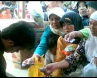Berebut Gula di Bazar
