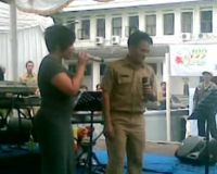 Melly Goeslaw Hibur Pejabat Pemkot Bandung  