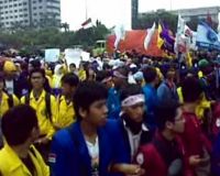 Aksi Dorong Warnai Demo Mahasiswa di DPR