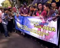 YBJB dan Komunitas Sepeda Sosialisasikan Batik 