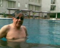 Aksi Akbar Tandjung di Kolam