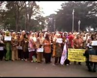 Oemar Bakri Tuntut Jadi PNS