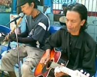 Pengamen Peduli Gempa