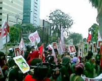 Massa Gempur Geruduk KPK  
