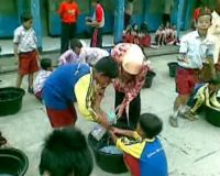 Siswa SD Pertiwi Serentak Cuci Tangan Pakai Sabun  