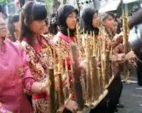 Angklung Menggema di Festival Musik Bambu  