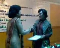 Canda Tawa Warnai Sertijab Menneg PP