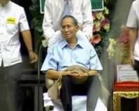 Raja Thailand Muncul ke Hadapan Publik