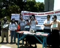 Solidaritas Jatim Geruduk Grahadi