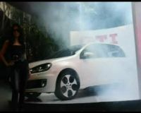 VW Golf GTI Mk VI Meluncur