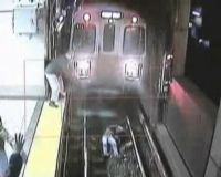 Nyaris Terlindas KA, Seorang Perempuan Selamat