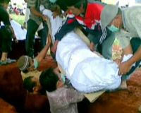 Jenazah Model Cantik Dimakamkan  