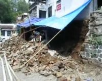 Benteng Food Court Tepi Cemara Rubuh