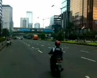 Ada Demo, Jalan Protokol Lengang