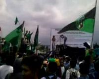 Pendemo Ejek Pemimpin Cengeng