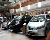 Mobil-mobil Baru Mejeng di Mal
