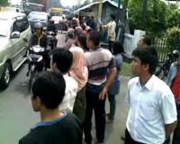 Warga Jatim Sambut Jenazah Gus Dur 